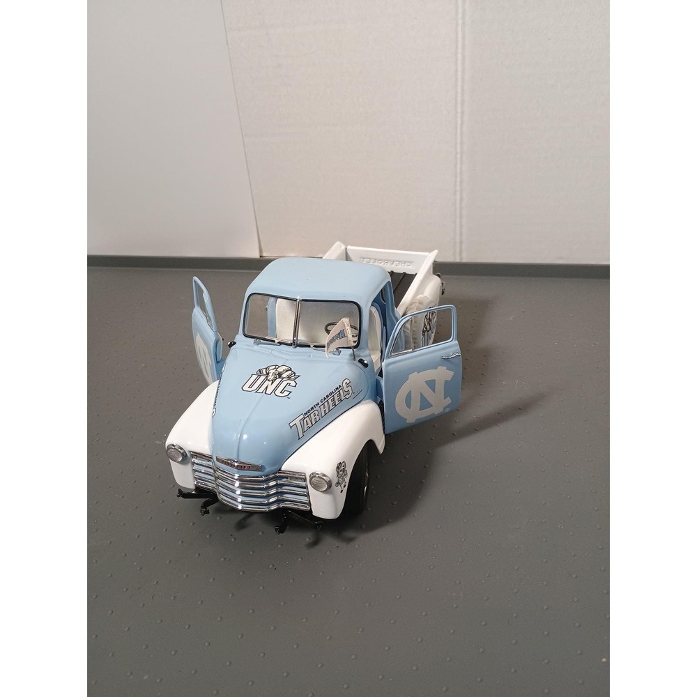 Chevrolet 3100 Pickup Truck UNC Tar Heels 1:24 Blue
